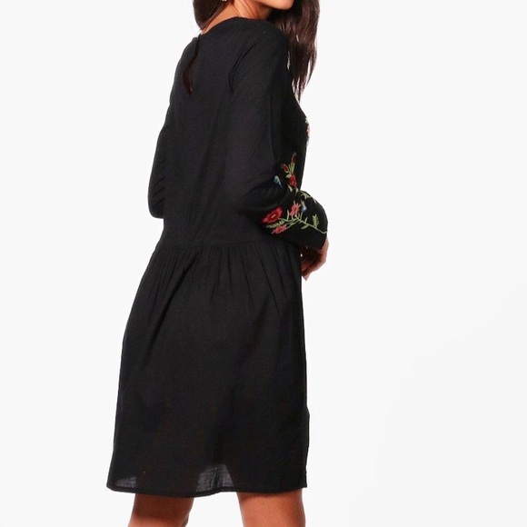 🆕SZ18 BOOHOO FORAL EMBROIDERED BOHO SMOCK DRESS! - Picture 3 of 6